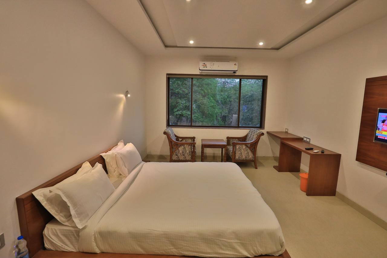 Hotel Tania Searock Daman Esterno foto